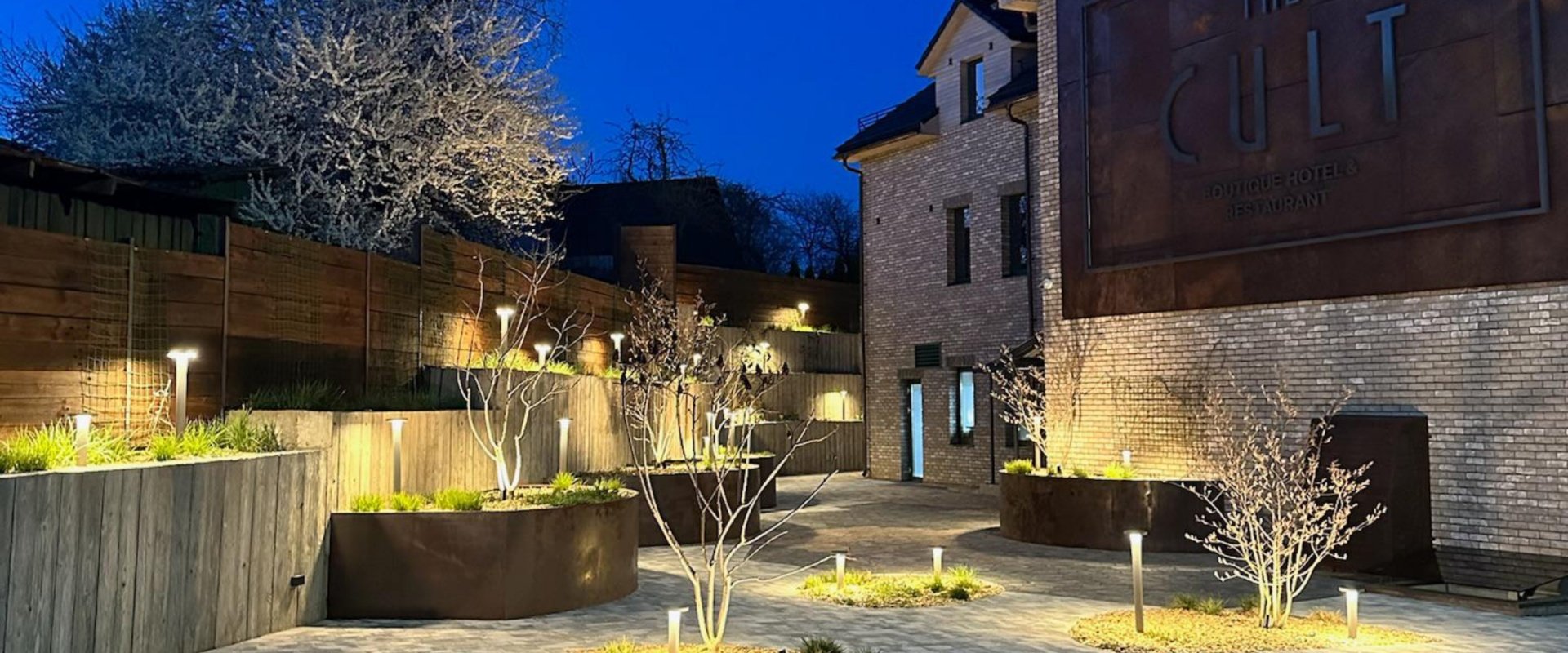 Свет сквозь века: диалог готики и минимализма в The Cult