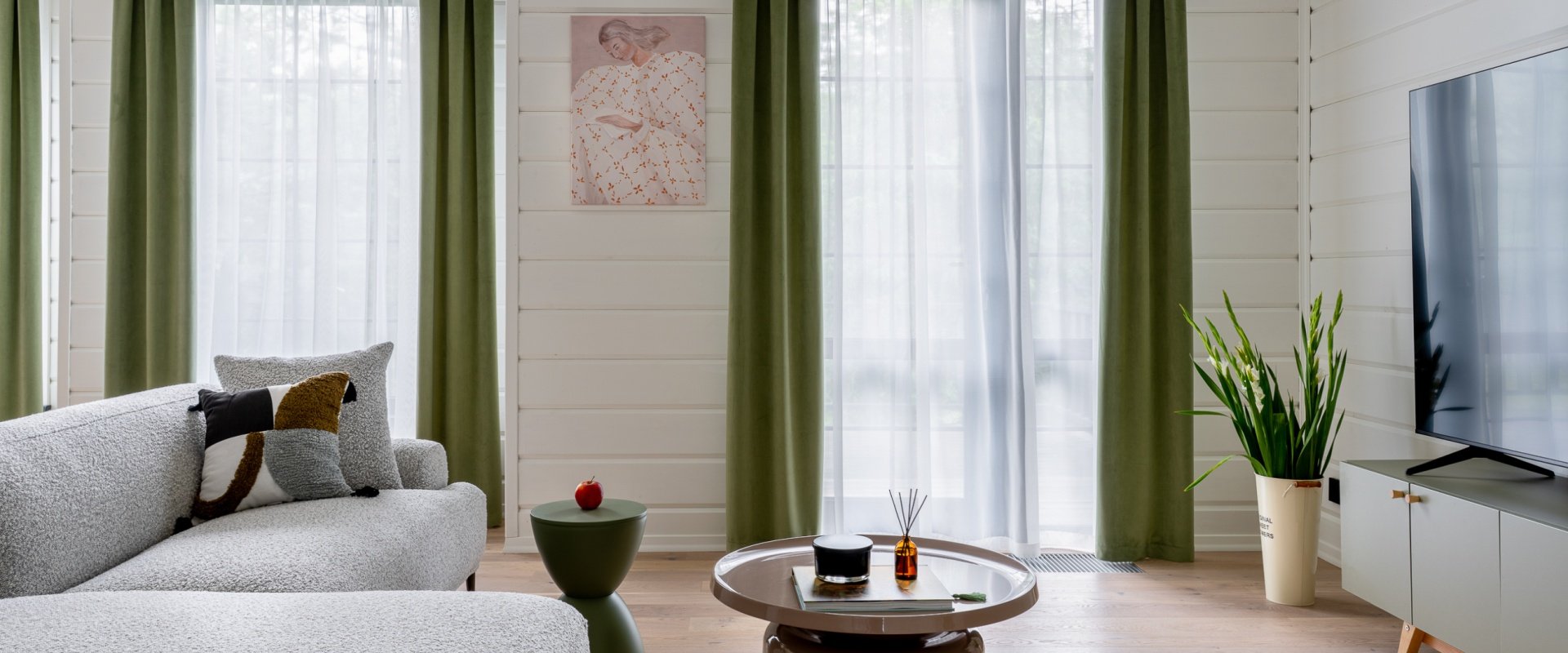 Скандинавское спокойствие: свет, дерево и природа в одном доме