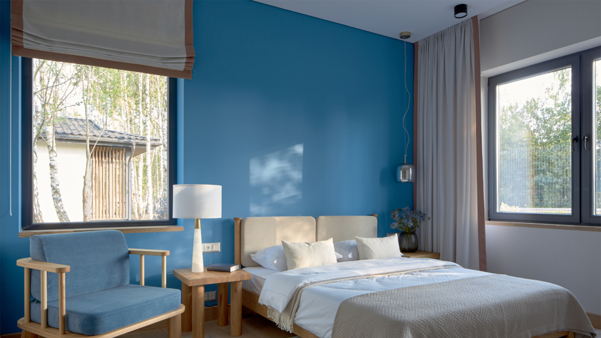 Дом-экспонат: 200 метров современной архитектуры за один год